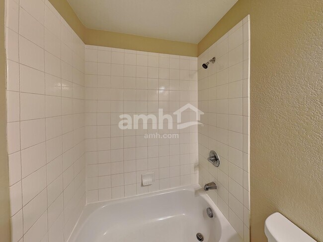 Building Photo - 148 Hinge Chase