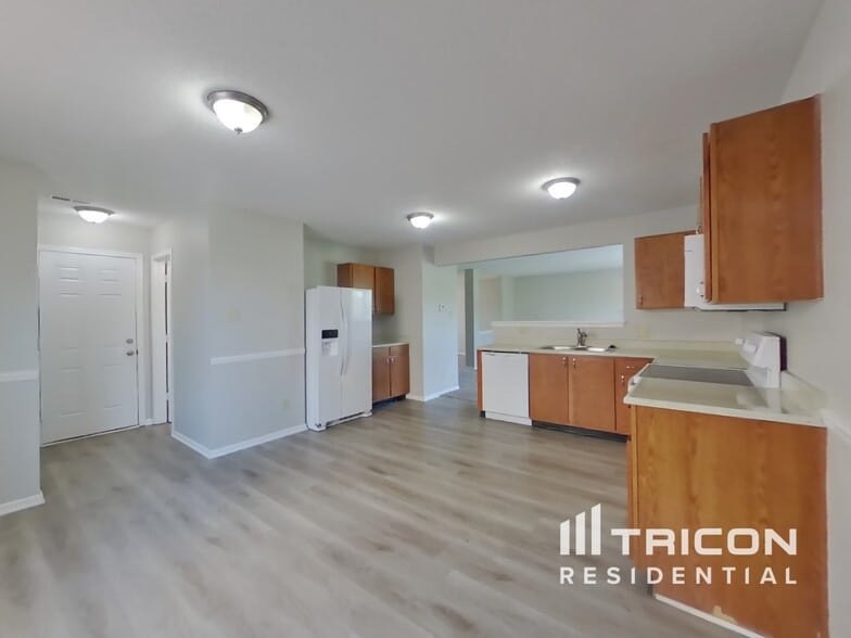 Building Photo - 10823 Firefly Cir