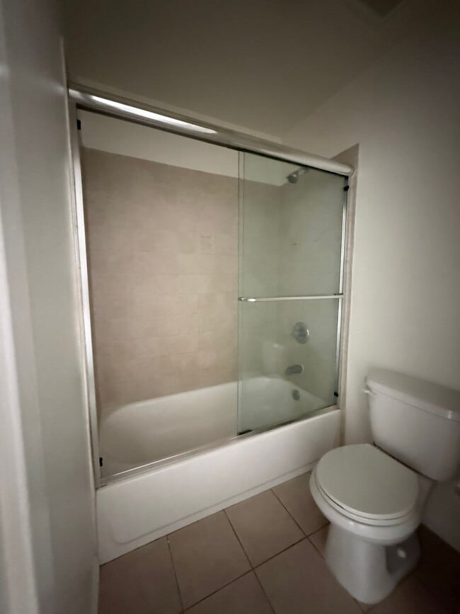 Building Photo - Very large 2 + 2 1/2 townhouse in Northridge