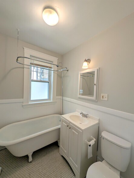 Building Photo - 145 Summer St