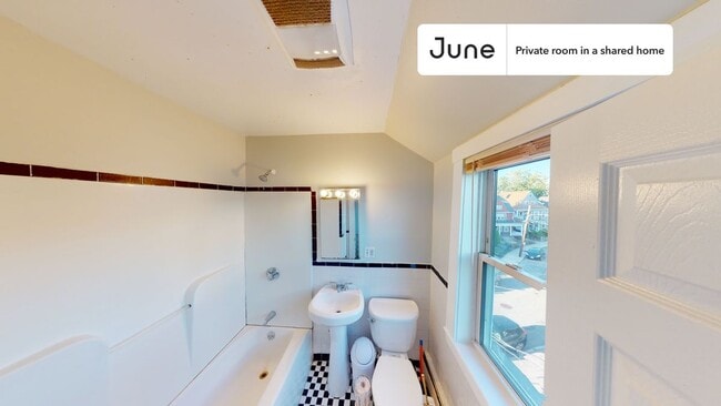 Building Photo - Room in Shared 5 bed/2 bath home