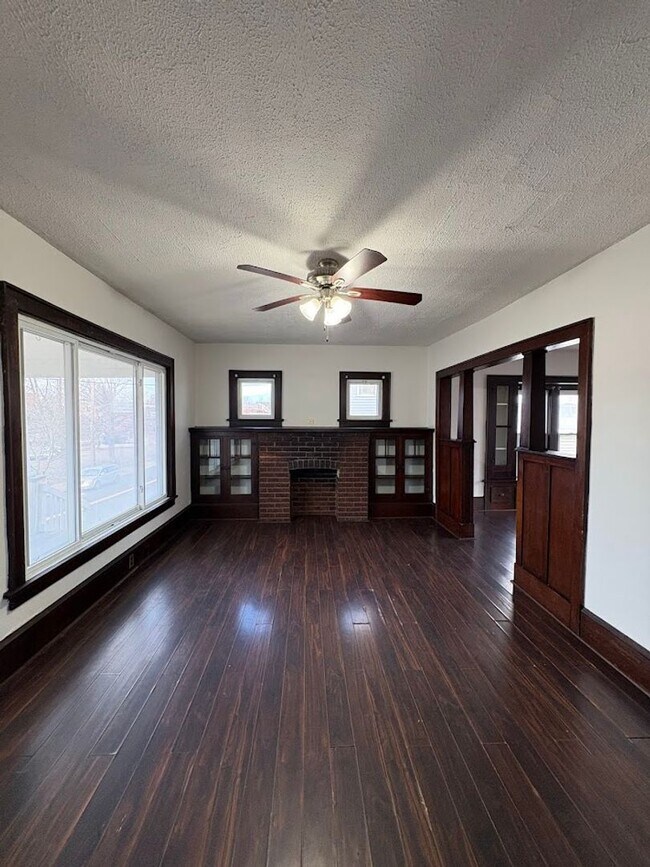 Building Photo - Large three bedroom one bathroom home for rent