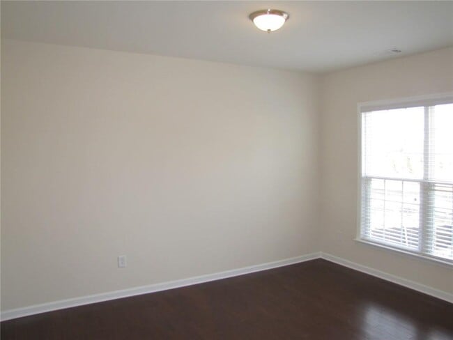 Building Photo - 462 Spring View Dr