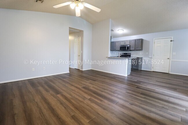 Building Photo - 3 Bed | 2 Bath in Owasso!