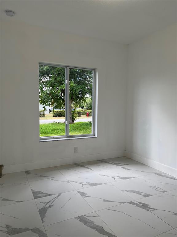 Building Photo - 2531 NW 16th Ct