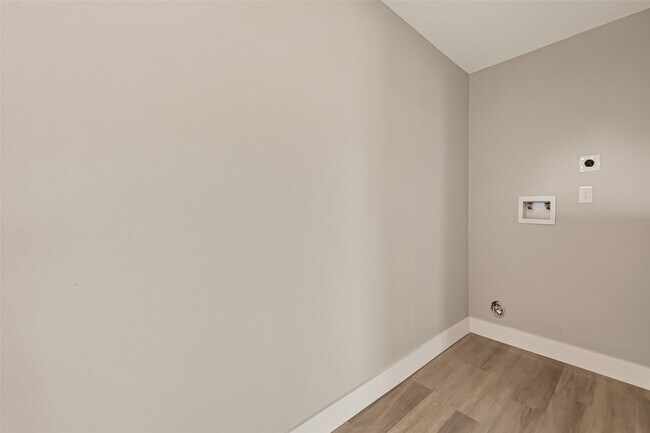 Building Photo - 3527 La Retama Dr