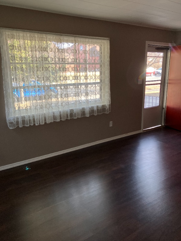 Building Photo - 406 13th St S