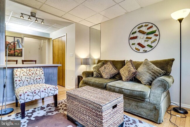 Building Photo - 1111 Arlington Blvd