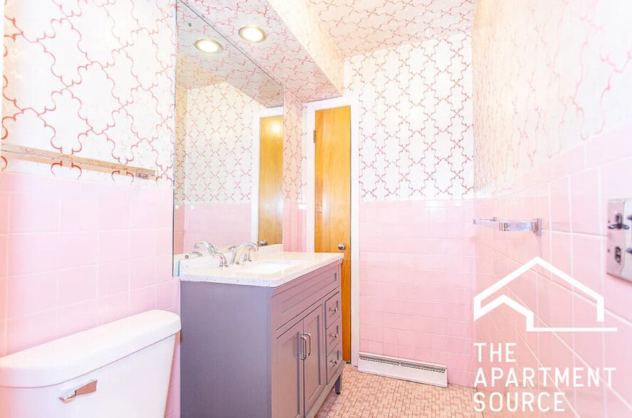 Building Photo - 7407 N California Ave