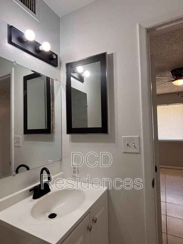 Building Photo - 3202 S Orlando Dr