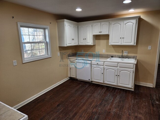 Building Photo - Great Family Home!  4BR 2 BA