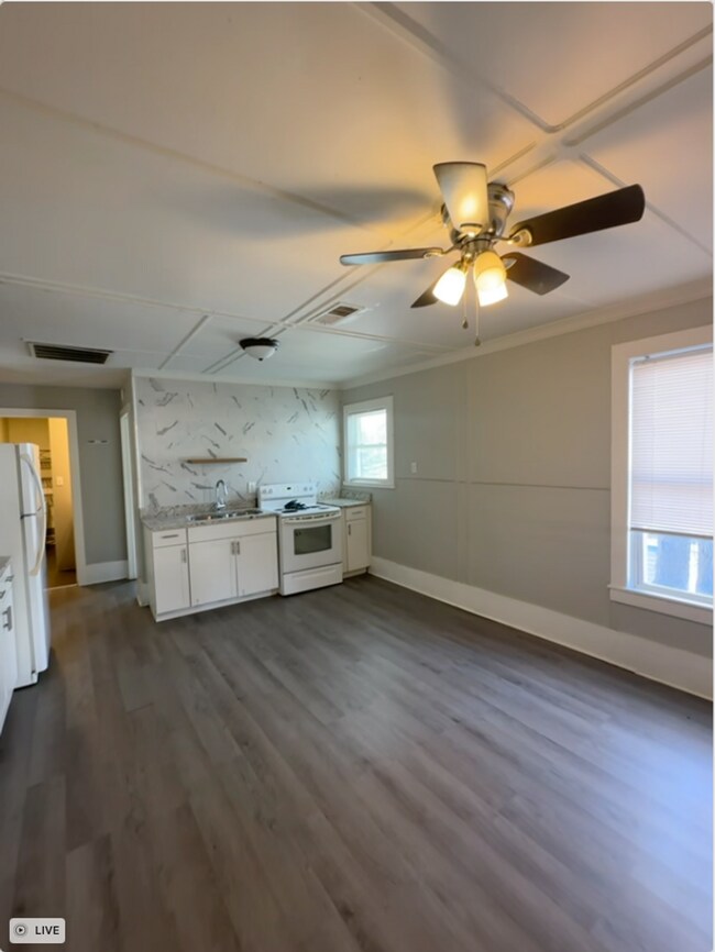Building Photo - 18 Calloway St