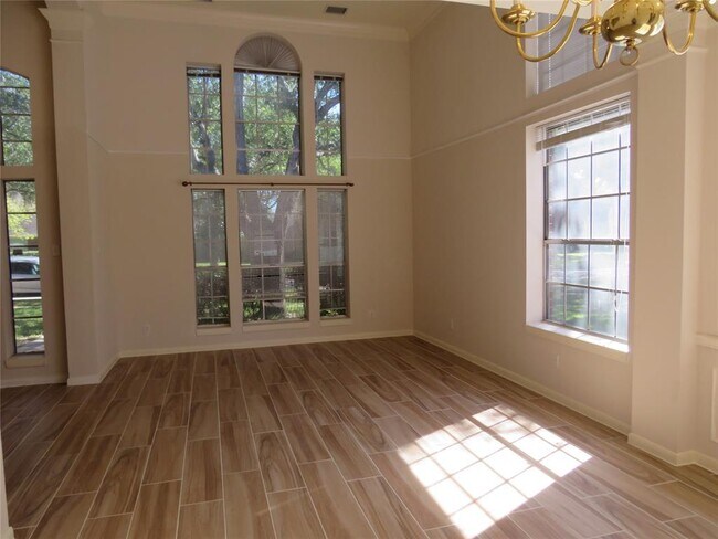 Building Photo - 2302 Plantation Bend Dr