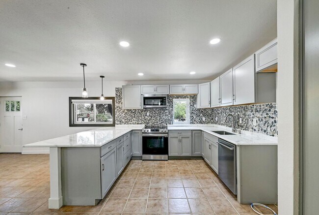 Building Photo - Lots of Space in Spicewood