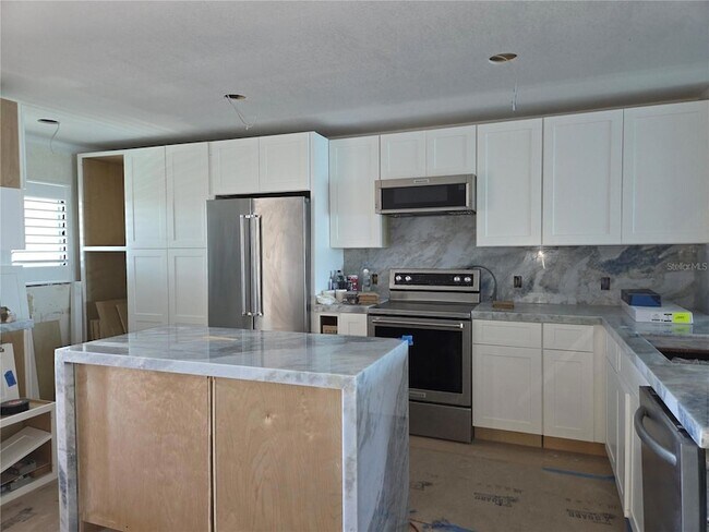 Building Photo - 103 1st St E