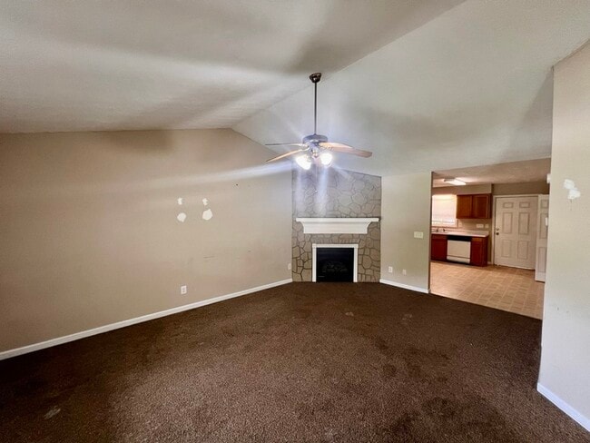 Building Photo - 180 Stone Henge Ln