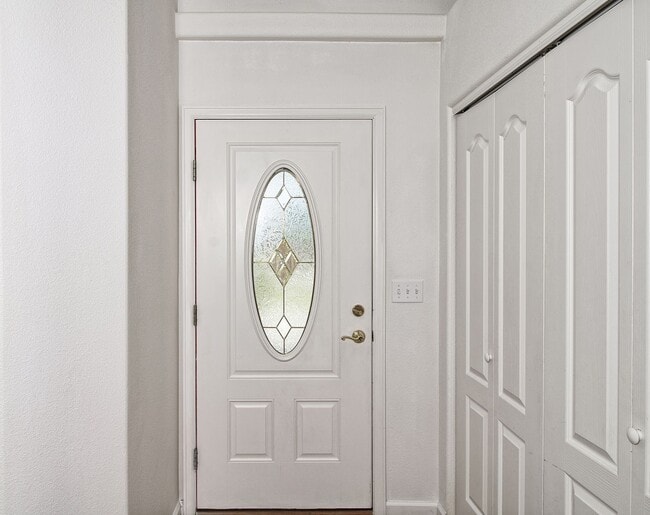 Building Photo - 598 Garnet Dr