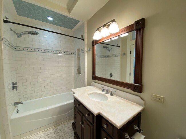 Building Photo - Enchanting 1-Bedroom, 1-Bath Oasis with Stunning Views