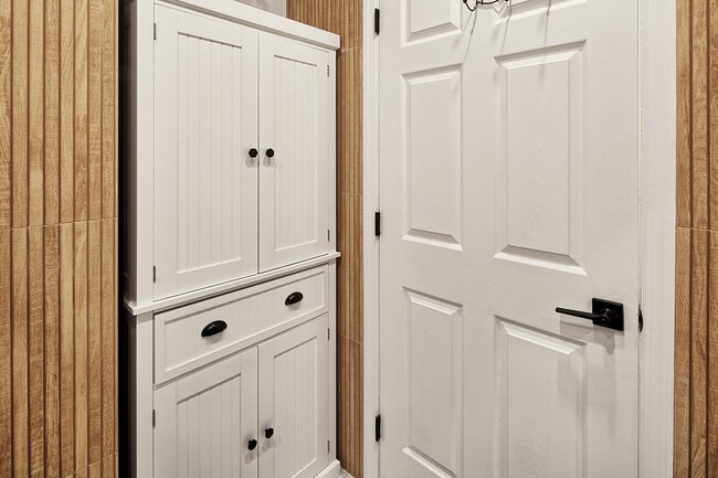 Building Photo - 395 Kingston Ct