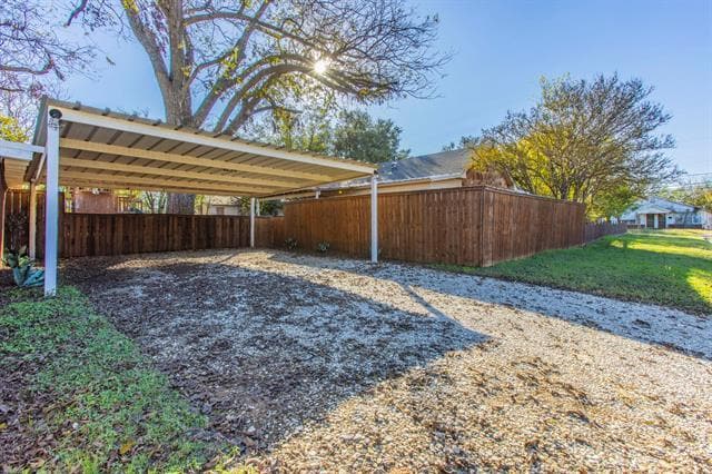 Building Photo - 2200 Montrose St