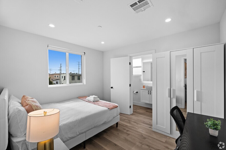 Building Photo - 3001 Van Buren Pl