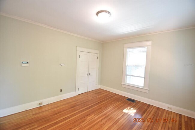 Building Photo - 810 S Packwood Ave