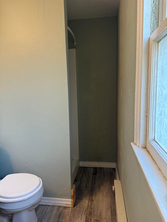 Building Photo - 1304 S 11th St