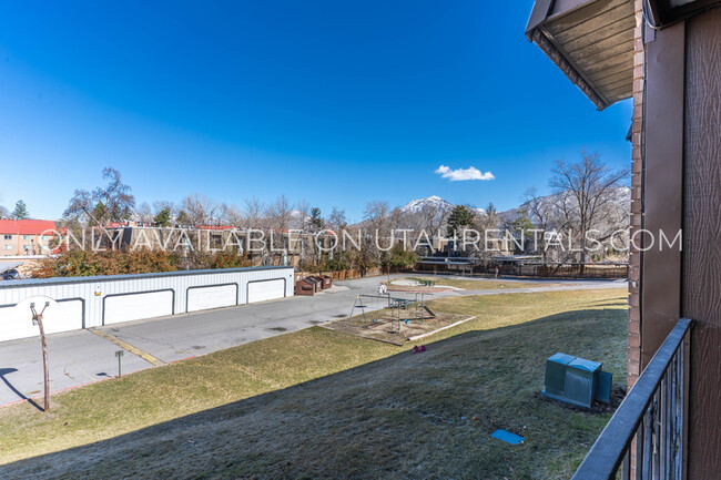 Building Photo - 4888 S Highland Cir