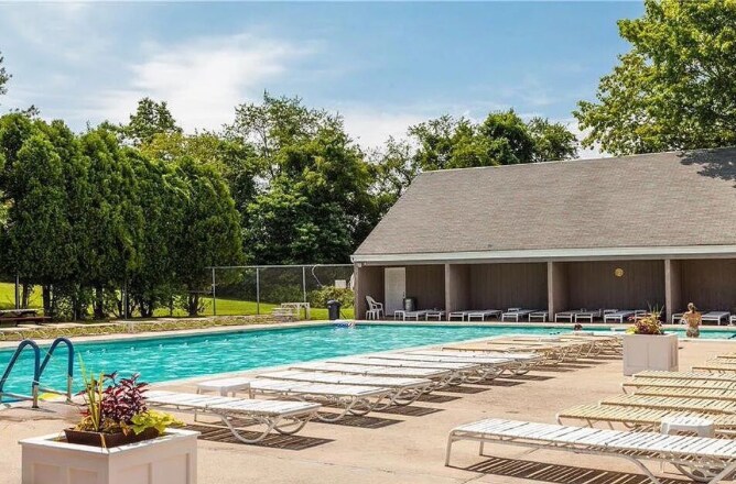 Building Photo - 173 Foxbridge Village Rd