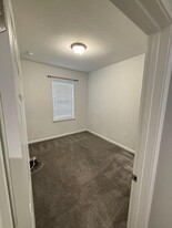 Building Photo - 900 Lakefront Village Dr
