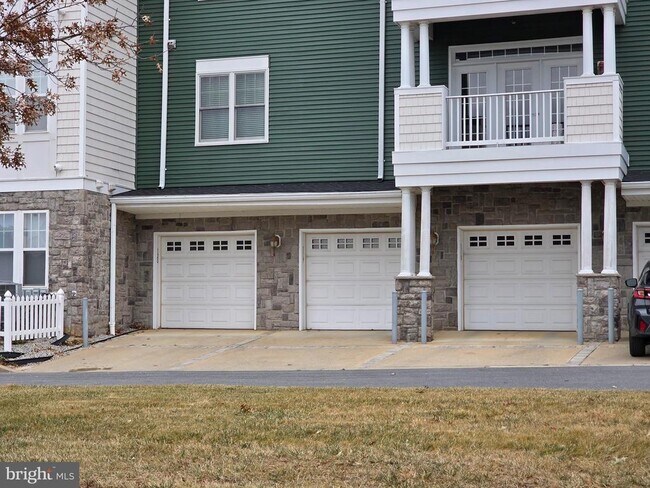 Building Photo - 13901 Belle Chasse Blvd