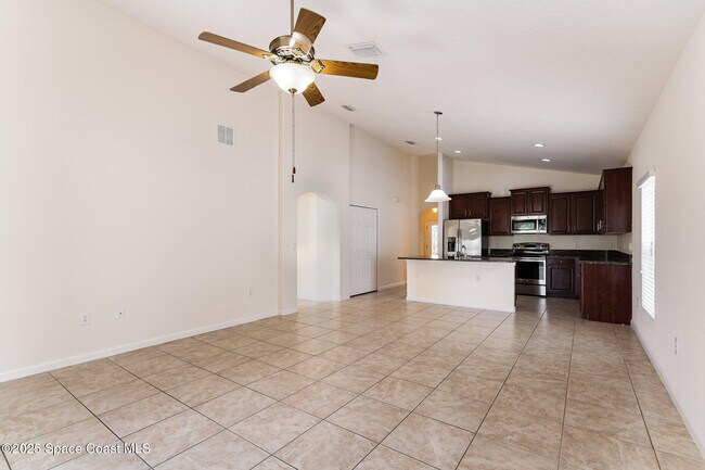 Building Photo - 1695 Litchfield Dr