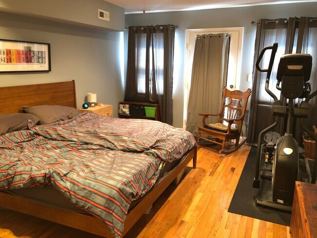 Building Photo - Modern Large and spacious house available in Locus Point