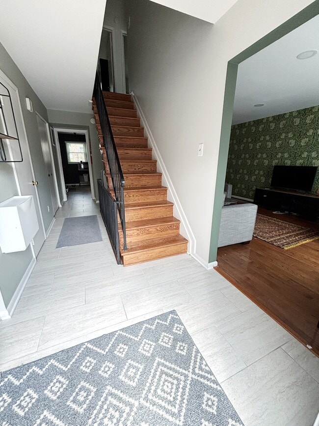 Building Photo - 5107 Cliffhaven Dr