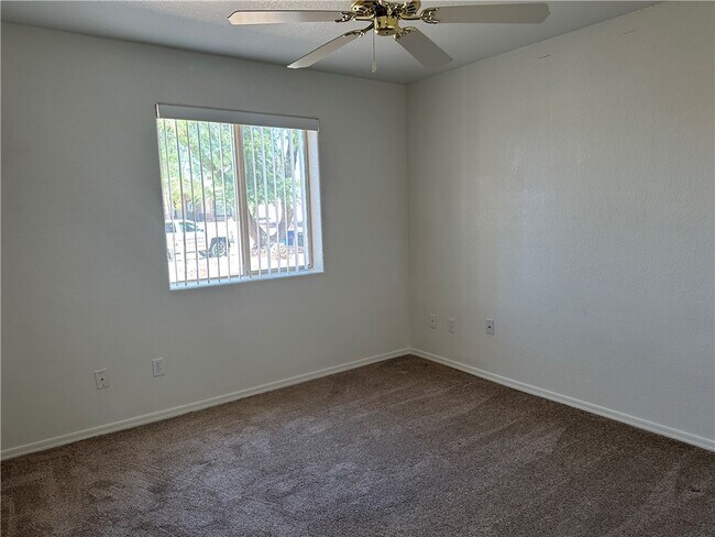 Building Photo - 2100 E Crystal Dr