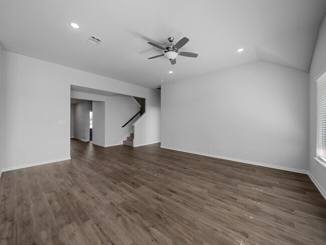 Building Photo - Almost New, Modern Look 4 Bed 3 Bath House in Van Alstyne Available Now!