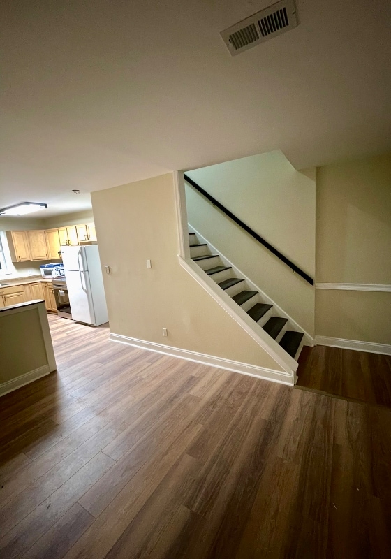 Building Photo - 919 Gray St