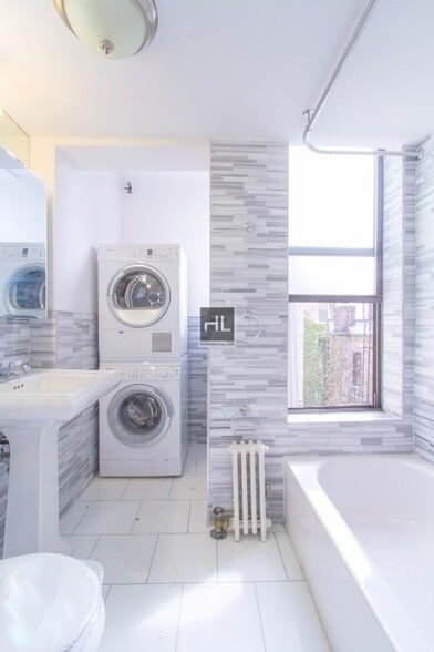 Building Photo - Mott Street