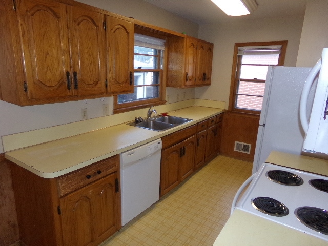 Building Photo - BCR 5440 Sumner Street-
