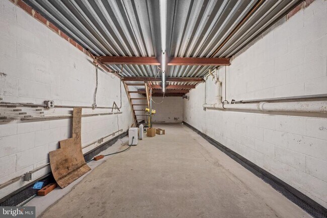 Building Photo - 47 Glenwood Ln