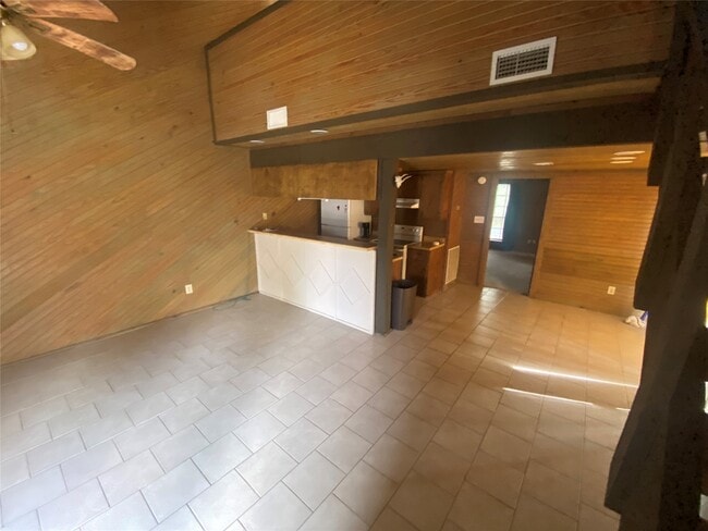 Building Photo - 24605 Pools Creek Dr