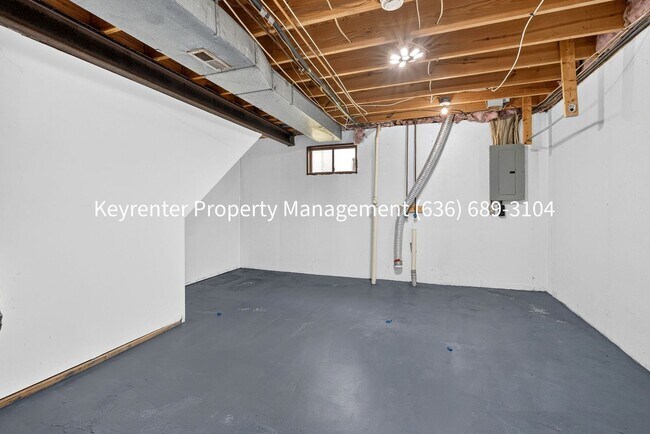 Building Photo - 421 Omar Ct