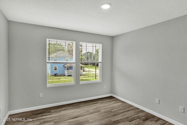 Building Photo - 611 Jessie St