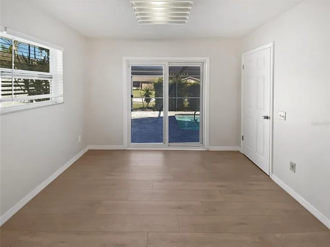 Building Photo - 1608 Amberlea Dr N