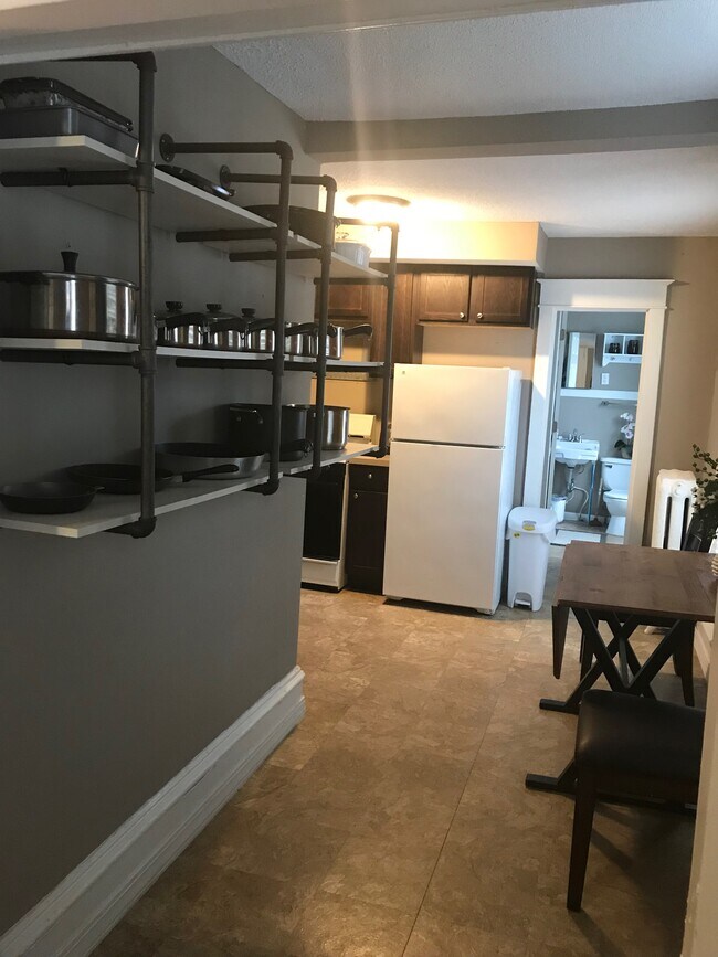 Unit 4 eat in kitchen - 1607 Hewitt Ave