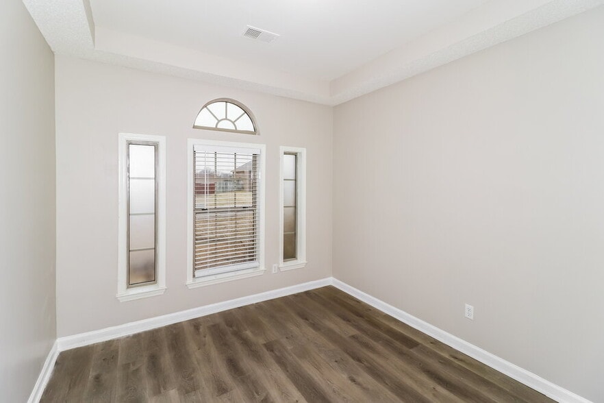 Building Photo - 65 Penny Ln