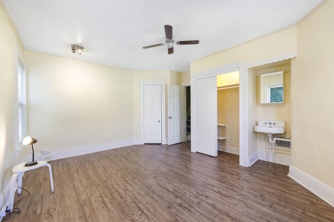 Building Photo - 54 Highland Ave
