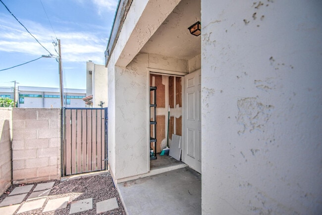 Building Photo - 7761 N 19th Dr