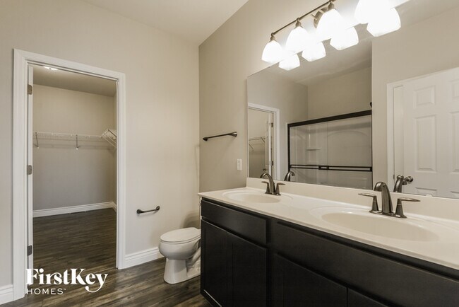 Building Photo - 2357 Banon Dr