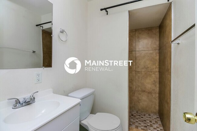 Building Photo - 4 Bedroom Pet-Friendly Home in Phoenix, AZ with Main Street Renewal